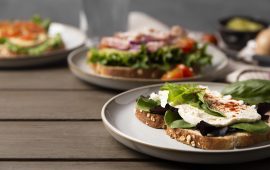 plates-arrangement-with-sandwiches
